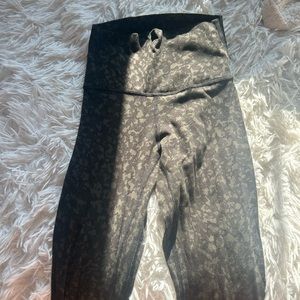 lululemon like new evergreen speckle leggings